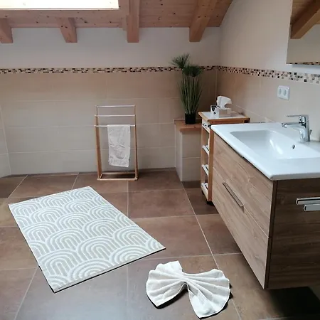 Mit Loggia Apartment *